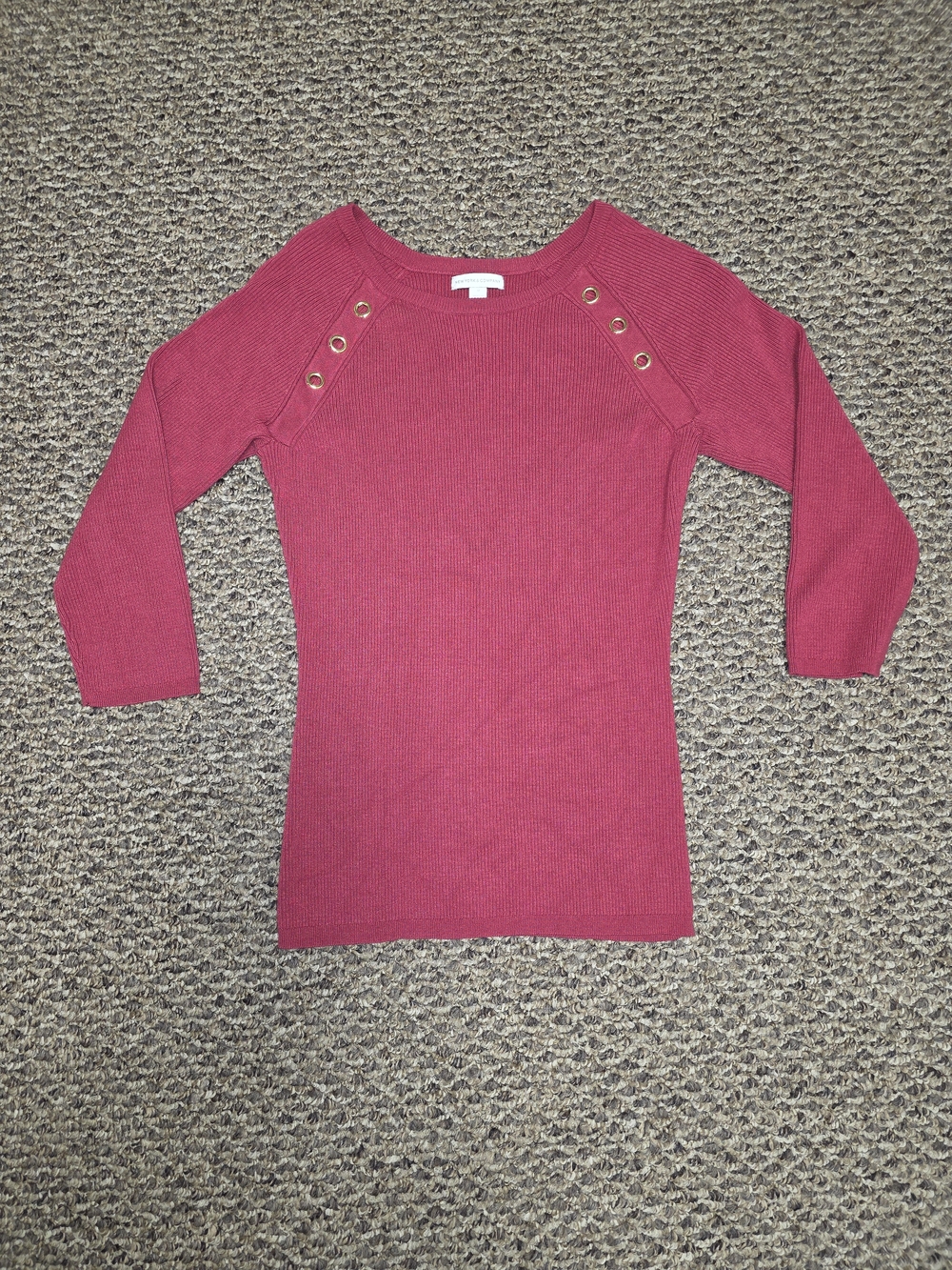 NEW YORK & COMPANY Ribbed Sweater w/ Gold Shoulder Grommets Raspberry MEDIUM - Picture 10 of 10